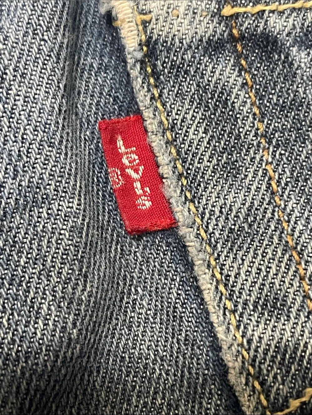 Levi's Men's Faded 514 Blue Slim Straight Jeans. W32 L32. Preowned spots.